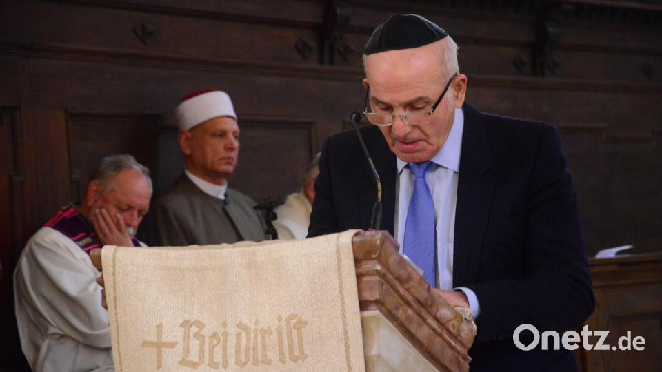 Leonid Shaulov von der Jüdischen Gemeinde erinnert an sechs Millionen ermordete Juden. Bild: Kunz