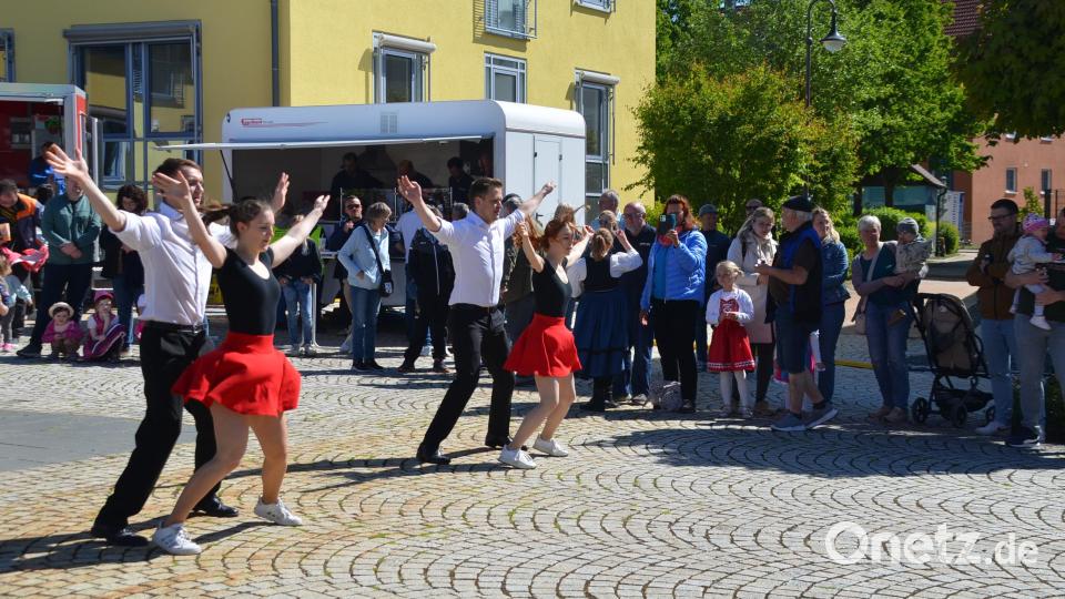 Beim Familienfest zum Tag der Städtebauförderung wurde auch getanzt. Den Besuchern gefiel&#039;s. Bild: ak