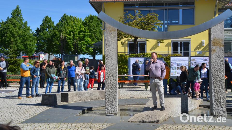 Rathauschef Christian Porsch begrüßte die Bürger zum Familienfest zum Tag der Städtebauförderung. Bild: ak