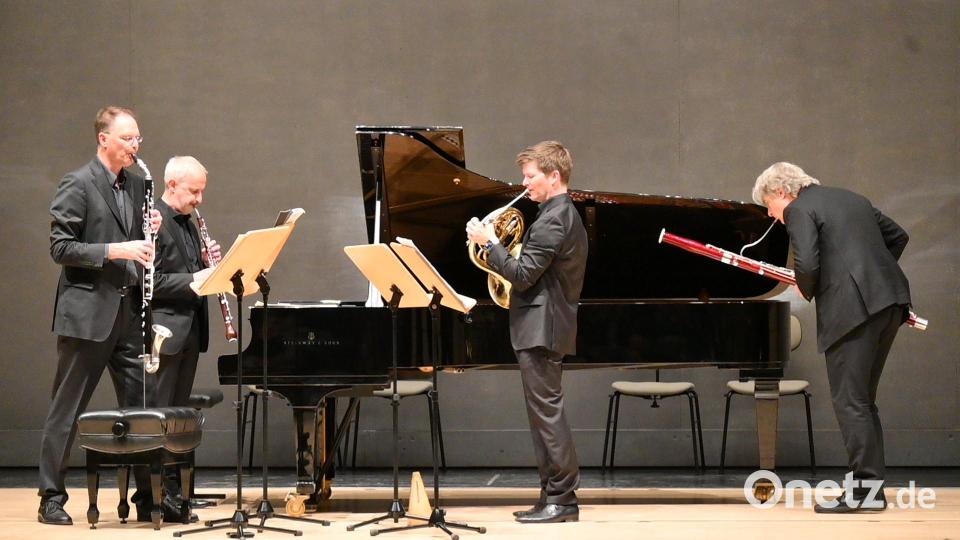 Ohne Pianistin, aber trotzdem zum Klingen gebracht wurde der Steinway-Flügel in Nicolaus Richter de Vroes Auftragskomposition &quot;Gefährten der Echo&quot; für Bläserquintett. Bild: kki