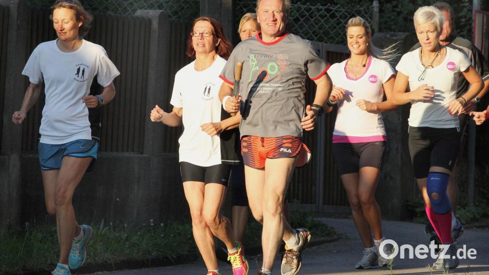 Der Staffellauf von Schwandorf ins 148 Kilometer entfernte Sokolov ist eines von 418 Projekten in der 25-jährigen Geschichte der Städtepartnerschaft. Archivbild: Hirsch