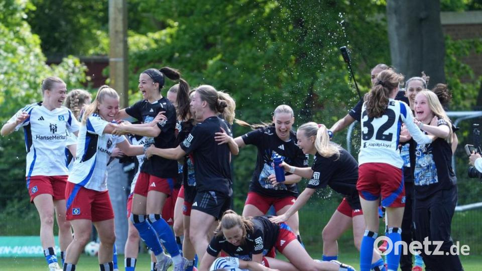 Hamburgs Spielerinnen jubeln nach dem Schlusspfiff. Bild: Marcus Brandt/dpa