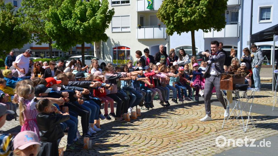 Zauberer Marius Koslowski begeisterte mit seiner Zaubershow. Bild: ak