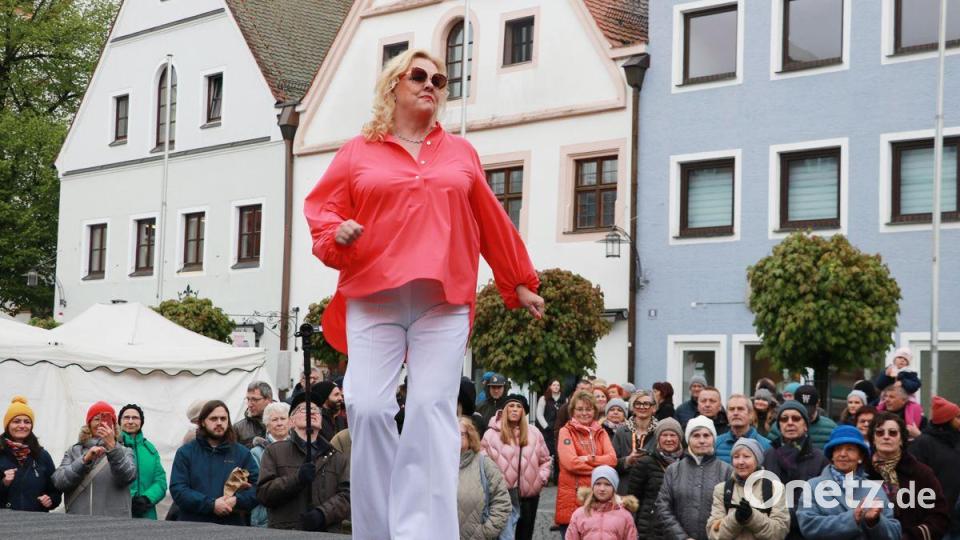 Teil des Jubilatemarktes in Weiden ist eine Modenschau. Archivbild: Stadtmarketing Weiden