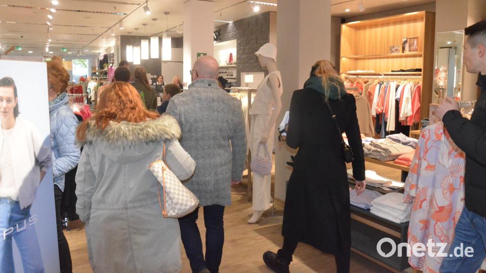 Das Modehaus Wöhrl war gut frequentiert. Bild: Kunz