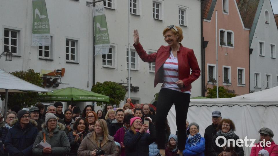 Stadträtin Gabi Laurich auf dem Catwalk. Bild: Kunz