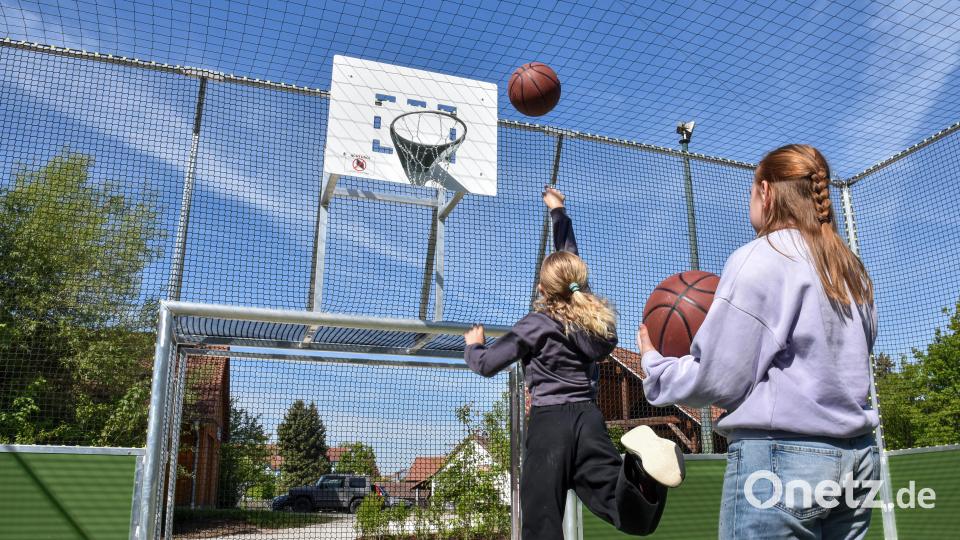 Die Kinder freuen sich über dieses Sportparadies. Bild: Stephan Huber