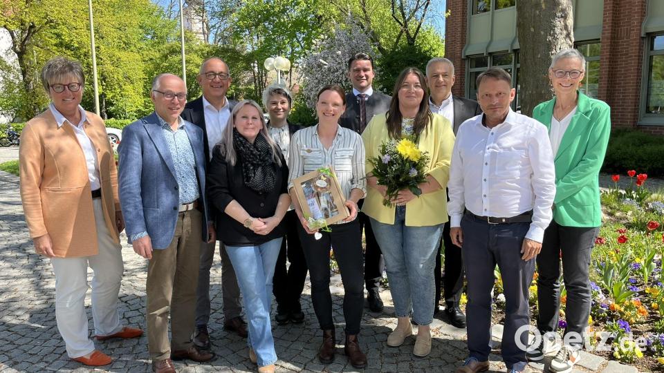 Der Lenkungsausschuss der Tourismusgemeinschaft Oberpfälzer Wald, von links: Sabine Guhl , Stellvertretender Landrat Albert Nickl, Dr. Michael Braun, Christina Kircher, Alexandra Beier, Stephanie Wenisch, Landrat Thomas Ebeling , Sabrina Busch, Landrat Roland Grillmeier, Oberbürgermeister Jens Meyer und Veronika Perschl. Bild: Oberpfälzer Wald / Caterina Merkel