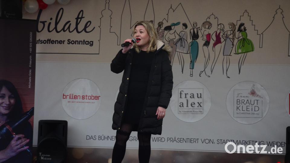 Tamara Raphaela Hirschmann interpretierte Elvis- und Sinatra-Songs. Bild: Kunz