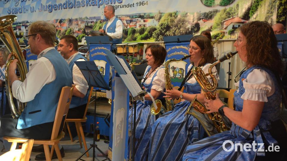 Gaben ein vielbeachtetes Bild ab: Die Musiker der &quot;Grenzlandbuam&quot; Bärnau. Bild: jr