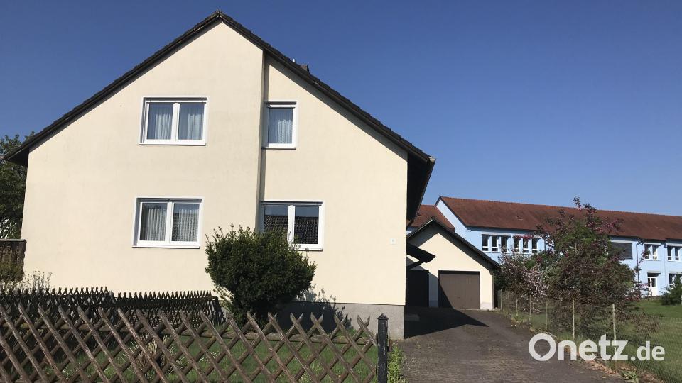 Dies wird das neue Haus für die AOVE. Anstelle der Garage kommt das grüne Klassenzimmer der Max-Prechtl-Schule. Bild: mma