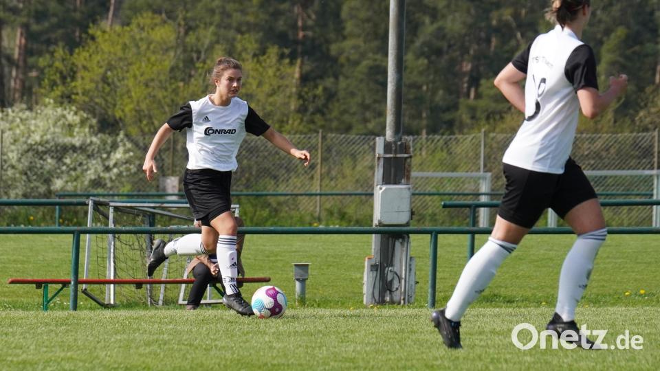 Die Fußballerinnen des TSV Theuern verloren gegen den TuS Bad Aibling in einer hart umkämpften Partie mit 2:3. Einige Fotos zum Bayernliga-Spiel der Frauen findet ihr hier. Bild: Denise Helmschrott