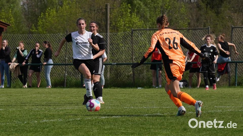 Die Fußballerinnen des TSV Theuern verloren gegen den TuS Bad Aibling in einer hart umkämpften Partie mit 2:3. Einige Fotos zum Bayernliga-Spiel der Frauen findet ihr hier. Bild: Denise Helmschrott
