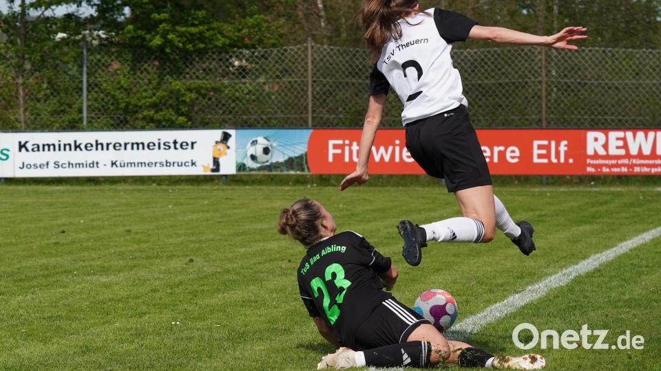 Die Fußballerinnen des TSV Theuern verloren gegen den TuS Bad Aibling in einer hart umkämpften Partie mit 2:3. Einige Fotos zum Bayernliga-Spiel der Frauen findet ihr hier. Bild: Denise Helmschrott