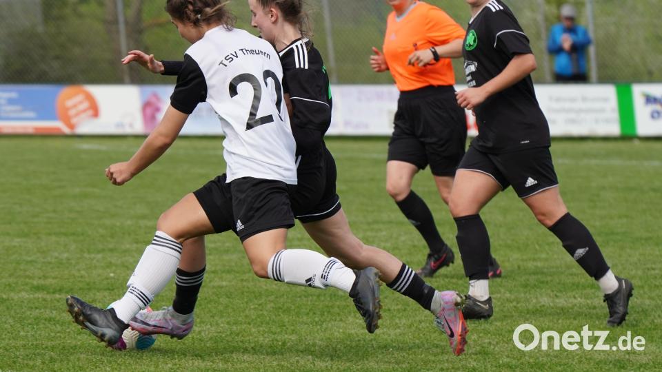 Die Fußballerinnen des TSV Theuern verloren gegen den TuS Bad Aibling in einer hart umkämpften Partie mit 2:3. Einige Fotos zum Bayernliga-Spiel der Frauen findet ihr hier. Bild: Denise Helmschrott