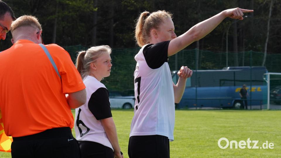 Die Fußballerinnen des TSV Theuern verloren gegen den TuS Bad Aibling in einer hart umkämpften Partie mit 2:3. Einige Fotos zum Bayernliga-Spiel der Frauen findet ihr hier. Bild: Denise Helmschrott
