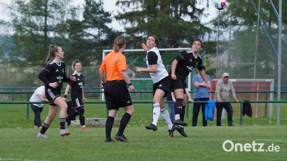 Die Fußballerinnen des TSV Theuern verloren gegen den TuS Bad Aibling in einer hart umkämpften Partie mit 2:3. Einige Fotos zum Bayernliga-Spiel der Frauen findet ihr hier. Bild: Denise Helmschrott