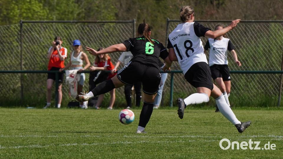 Die Fußballerinnen des TSV Theuern verloren gegen den TuS Bad Aibling in einer hart umkämpften Partie mit 2:3. Einige Fotos zum Bayernliga-Spiel der Frauen findet ihr hier. Bild: Denise Helmschrott