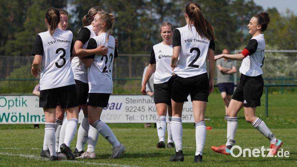 Die Fußballerinnen des TSV Theuern verloren gegen den TuS Bad Aibling in einer hart umkämpften Partie mit 2:3. Einige Fotos zum Bayernliga-Spiel der Frauen findet ihr hier. Bild: Denise Helmschrott