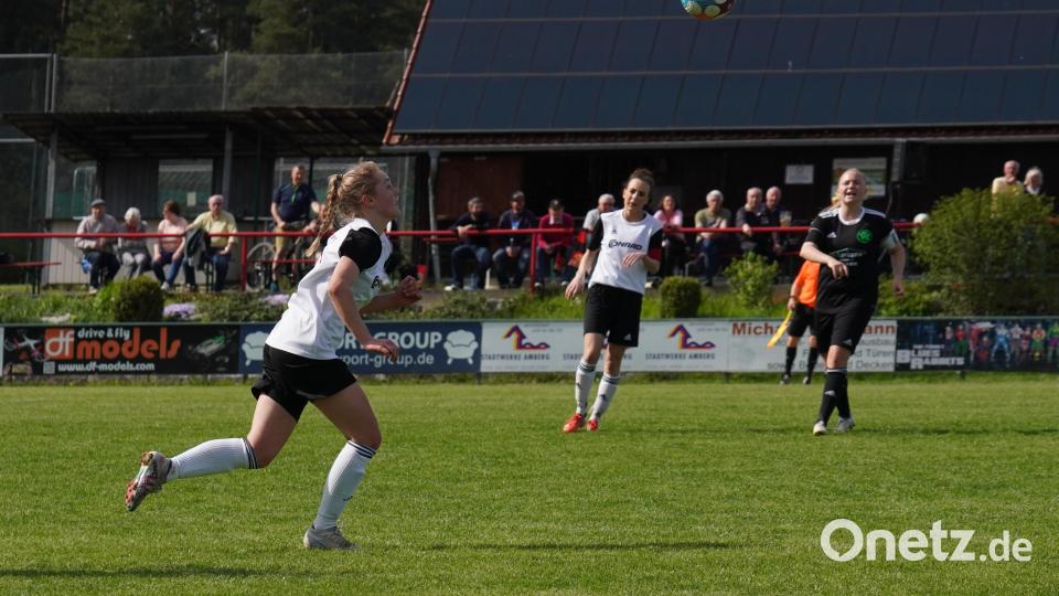 Die Fußballerinnen des TSV Theuern verloren gegen den TuS Bad Aibling in einer hart umkämpften Partie mit 2:3. Einige Fotos zum Bayernliga-Spiel der Frauen findet ihr hier. Bild: Denise Helmschrott