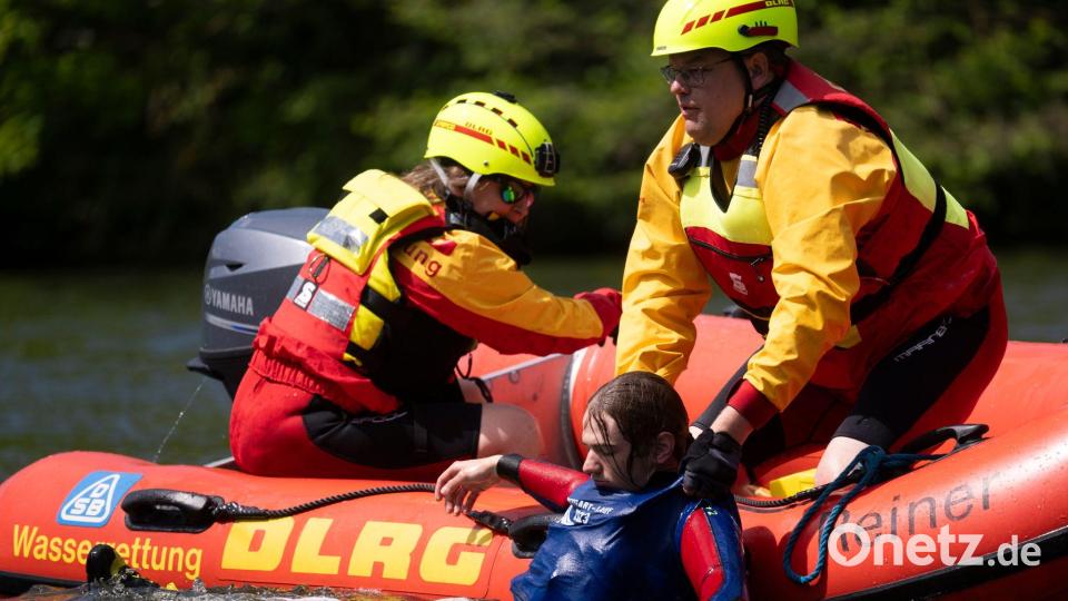 1.446 Menschen haben die DLRG-Helfer 2024 das Leben gerettet - ein Jahr zuvor waren es 1.120. Bild: Marijan Murat/dpa