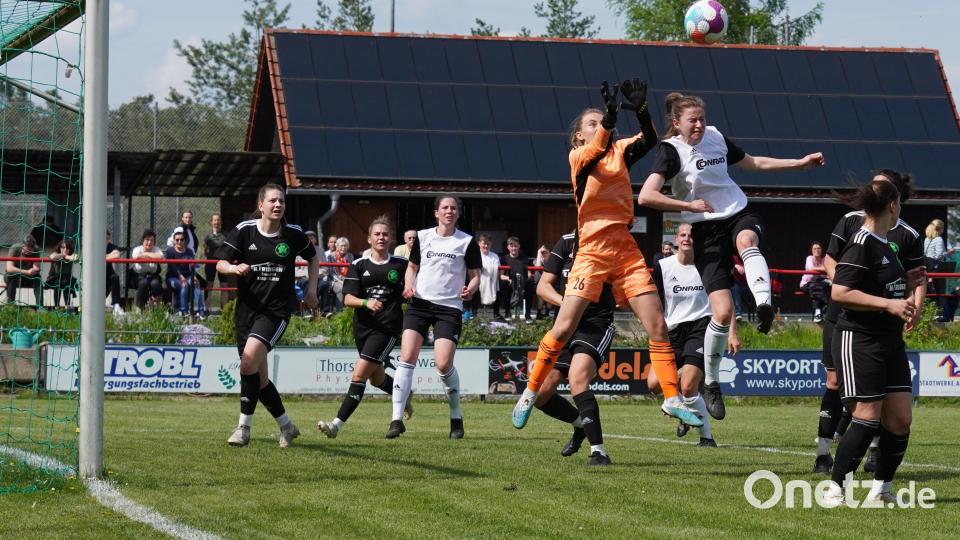 Die Fußballerinnen des TSV Theuern verloren gegen den TuS Bad Aibling in einer hart umkämpften Partie mit 2:3. Einige Fotos zum Bayernliga-Spiel der Frauen findet ihr hier. Bild: Denise Helmschrott