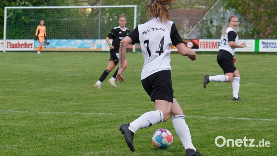Die Fußballerinnen des TSV Theuern verloren gegen den TuS Bad Aibling in einer hart umkämpften Partie mit 2:3. Einige Fotos zum Bayernliga-Spiel der Frauen findet ihr hier. Bild: Denise Helmschrott