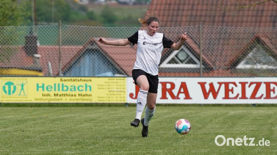 Die Fußballerinnen des TSV Theuern verloren gegen den TuS Bad Aibling in einer hart umkämpften Partie mit 2:3. Einige Fotos zum Bayernliga-Spiel der Frauen findet ihr hier. Bild: Denise Helmschrott