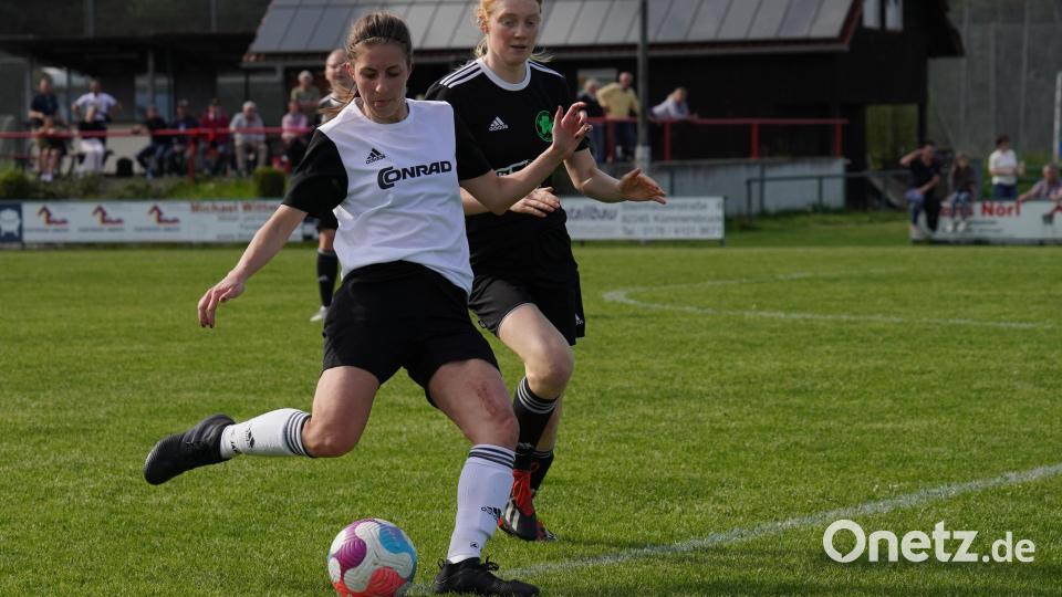 Die Fußballerinnen des TSV Theuern verloren gegen den TuS Bad Aibling in einer hart umkämpften Partie mit 2:3. Einige Fotos zum Bayernliga-Spiel der Frauen findet ihr hier. Bild: Denise Helmschrott