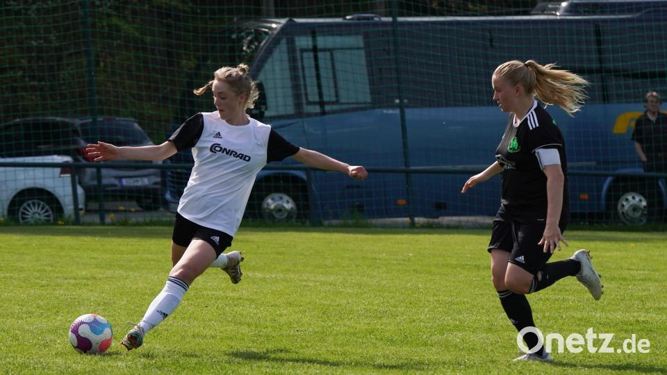 Die Fußballerinnen des TSV Theuern verloren gegen den TuS Bad Aibling in einer hart umkämpften Partie mit 2:3. Einige Fotos zum Bayernliga-Spiel der Frauen findet ihr hier. Bild: Denise Helmschrott