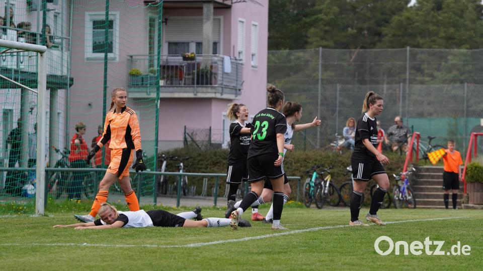 Die Fußballerinnen des TSV Theuern verloren gegen den TuS Bad Aibling in einer hart umkämpften Partie mit 2:3. Einige Fotos zum Bayernliga-Spiel der Frauen findet ihr hier. Bild: Denise Helmschrott