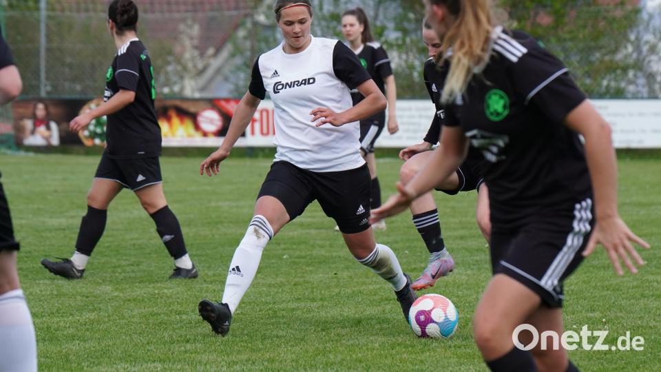 Die Fußballerinnen des TSV Theuern verloren gegen den TuS Bad Aibling in einer hart umkämpften Partie mit 2:3. Einige Fotos zum Bayernliga-Spiel der Frauen findet ihr hier. Bild: Denise Helmschrott