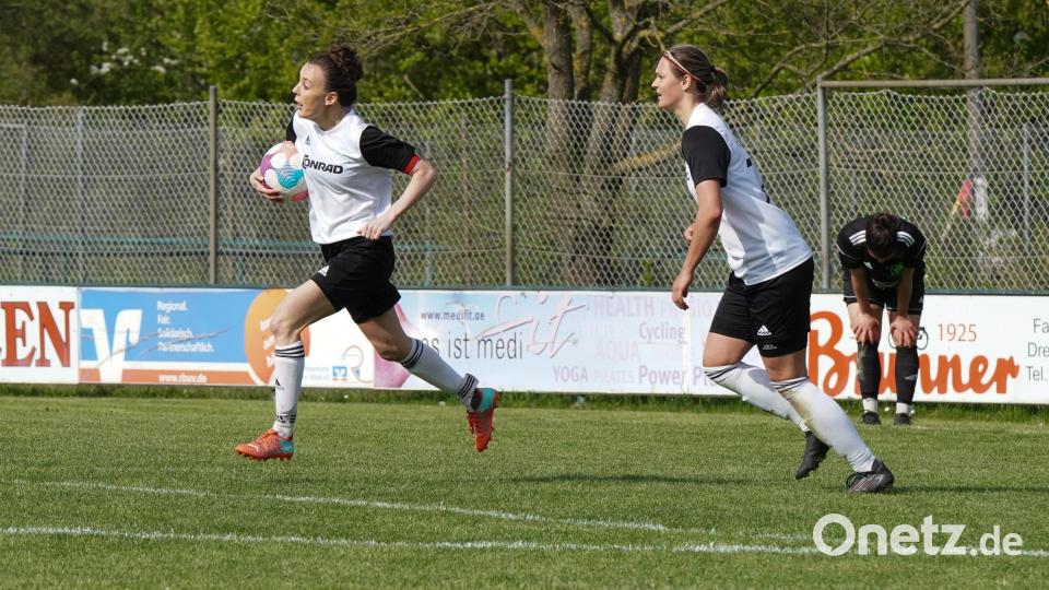 Die Fußballerinnen des TSV Theuern verloren gegen den TuS Bad Aibling in einer hart umkämpften Partie mit 2:3. Einige Fotos zum Bayernliga-Spiel der Frauen findet ihr hier. Bild: Denise Helmschrott