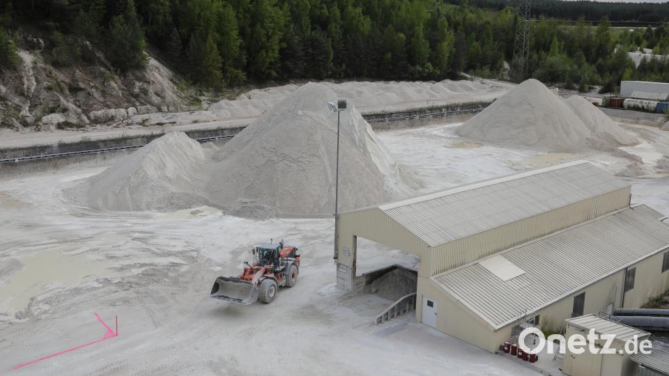 Blick auf einen Teil des Geländes der AKW in Schnaittenbach. Dort soll ein neuen Werk entstehen. Der Bau verzögert sich aber. Bild: Wolfgang Steinbacher