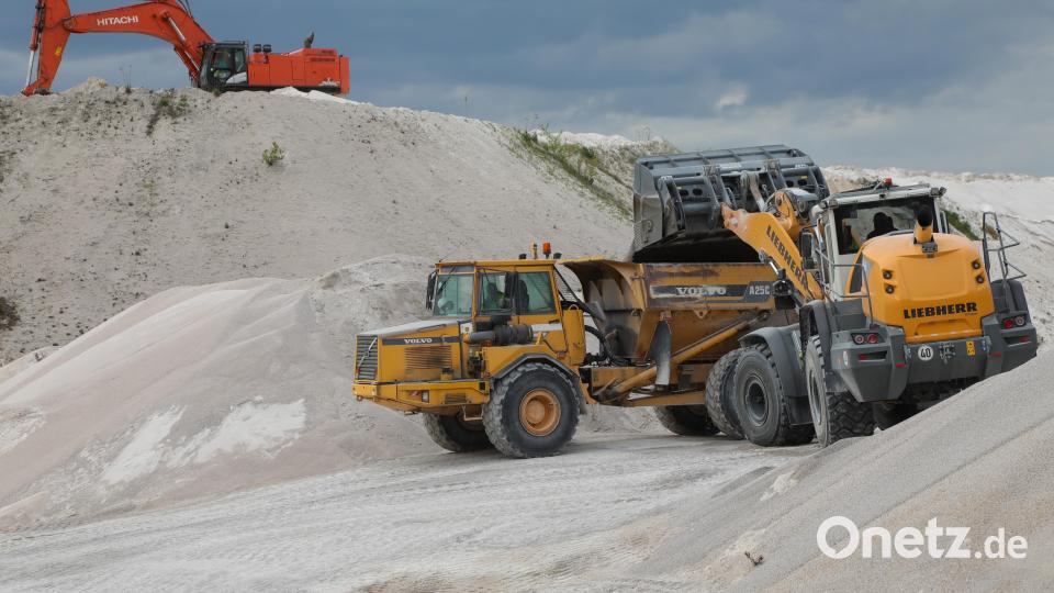 Die Amberger Kaolinwerke (AKW) bauen in Schnaittenbach und Hirschau die Rohstoffe Kaolin, Feldspat und Quarz ab. Das Unternehmen will nun mächtig in den Doppelstandort investieren. Dagegen hat sich aber Widerstand formiert. Bild: Wolfgang Steinbacher
