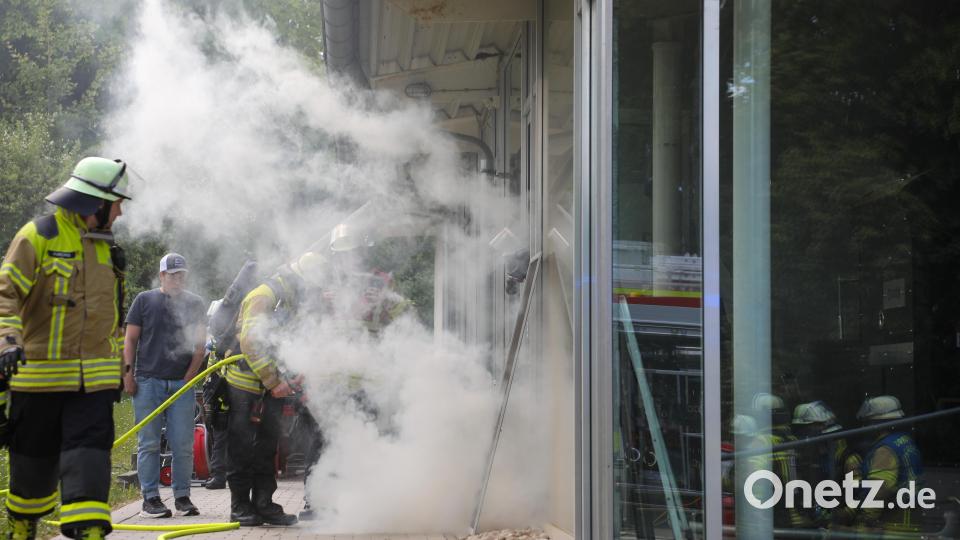 Feuerwehreinsatz am Liebengrabenweg. In einer Kaffeerösterei war ein Feuer ausgebrochen. Bild: Wolfgang Steinbacher
