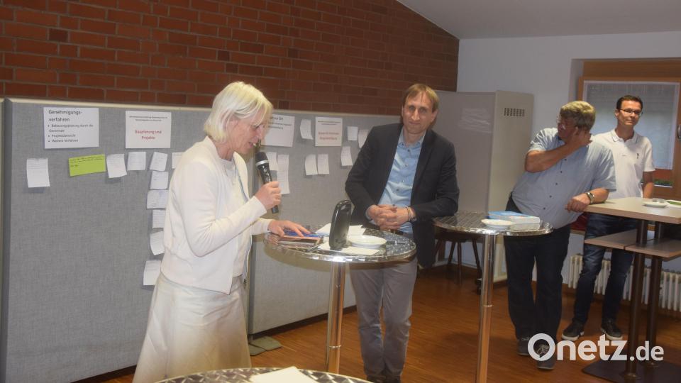 Hannah Büttner stellt die Fragen, Professor Michael Sterner, Bürgermeister Martin Schregelmann und Martin Klein (von links) geben die Antworten. Bild: fz