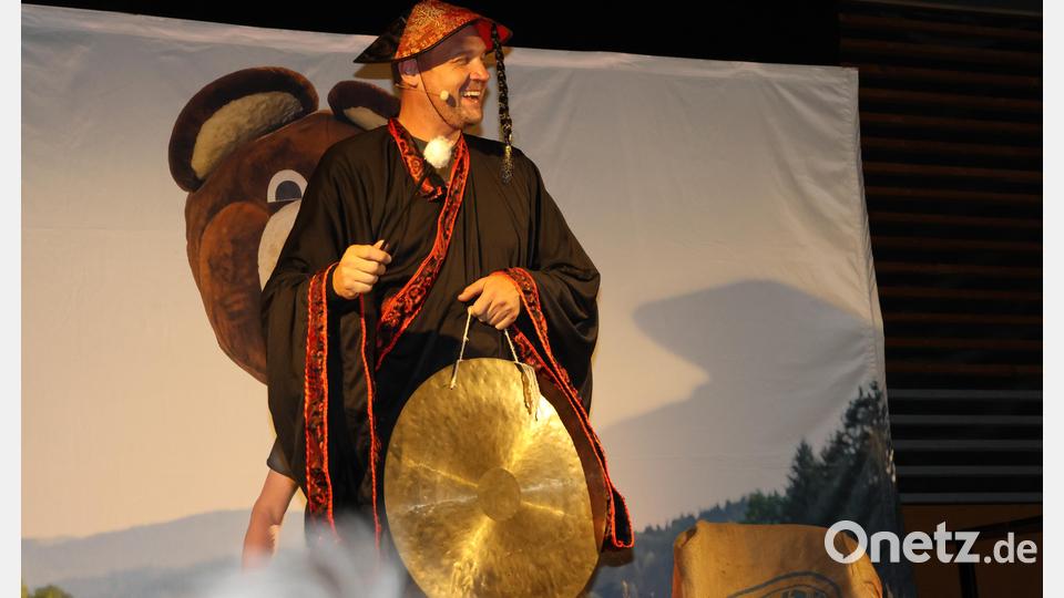 Dem Entertainer fiel es nicht schwer, immer wieder in neue Figuren und Rollen zu schlüpfen. Bild: rpp