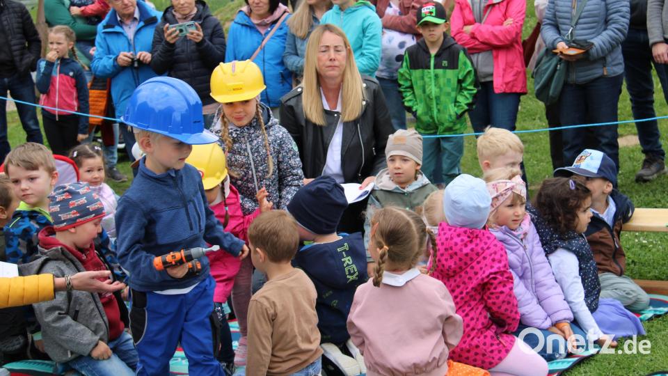 Auch kleine Bauarbeiter gingen dabei zu Werke. Bild: prh