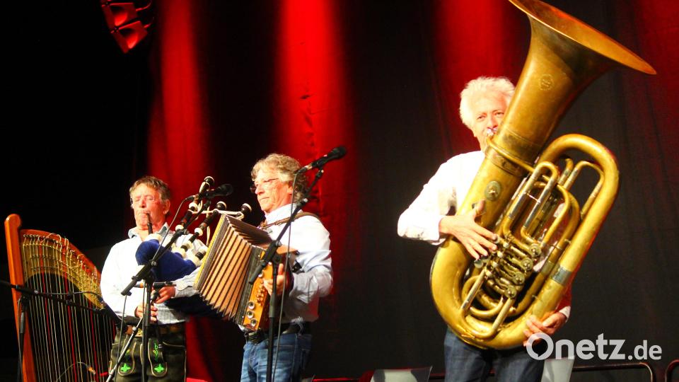 Die drei Wellbrüder sorgten für beste Stimmung in der Stadthalle Grafenwöhr. Bild: stg