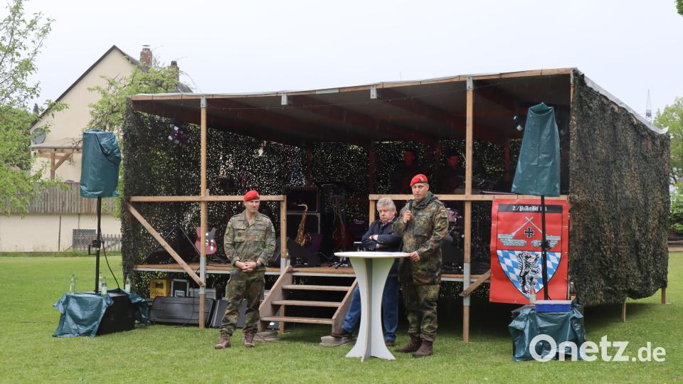 Major Knorn, Chef der 2. Batterie des Panzerartilleriebataillons 131, dankte für die Patenschaft Bild: wrm