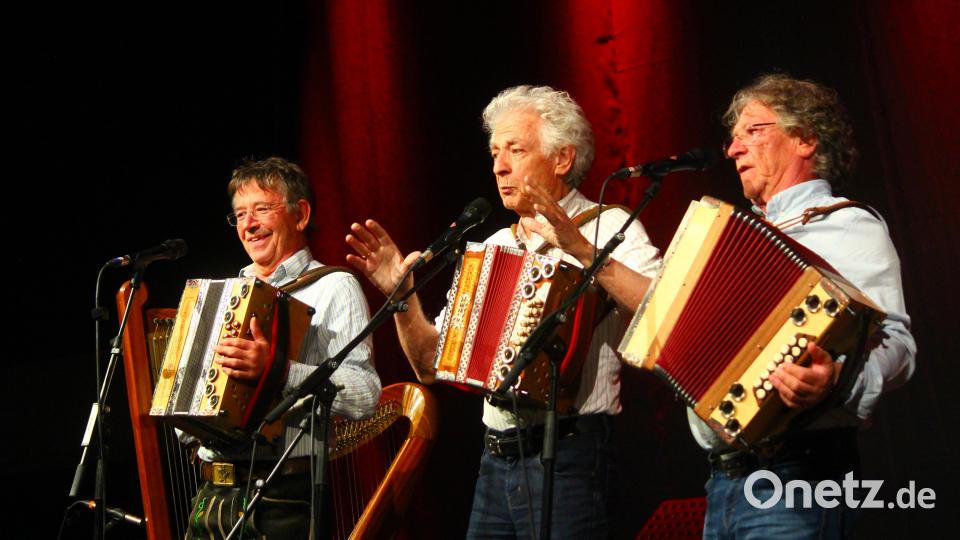 Die drei Wellbrüder sorgten für beste Stimmung in der Stadthalle Grafenwöhr. Bild: stg
