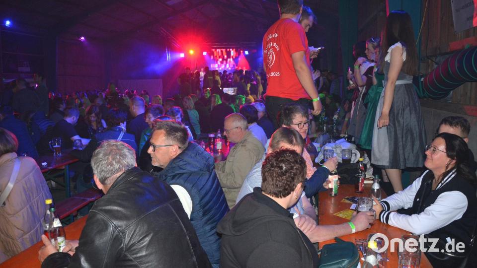 Das Hallenfest der Feuerwehr Pleußen erwies sich wieder einmal als Besuchermagnet. Bild: jr