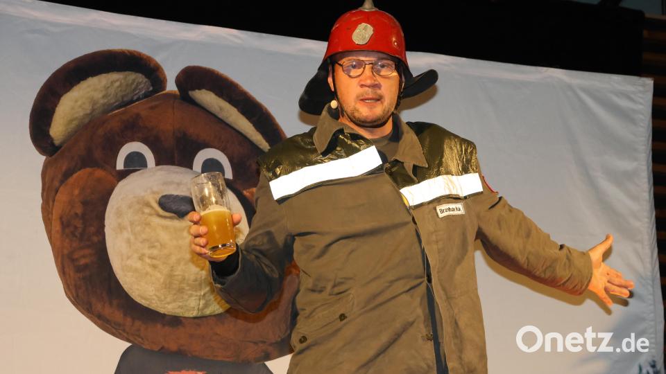 Am liebsten tritt er als Feuerwehrmann auf, der von seinen kuriosen Erlebnissen erzählt. Bild: rpp
