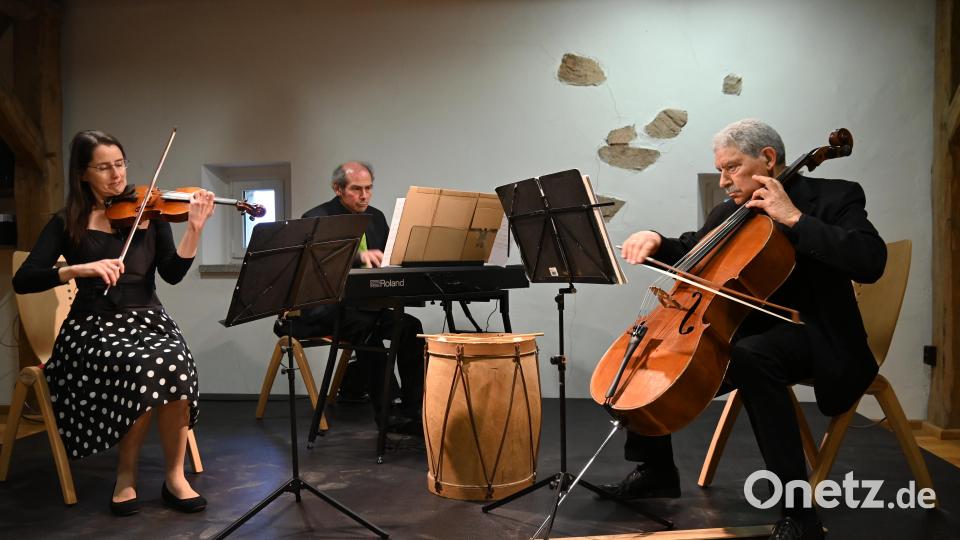 Tango nuevo vom Feinsten präsentierten Susanne Hofmann, Gustavo La Cruz und Carlos Nozzi (von links) im Pirker Galeriesaal. Bild: kki