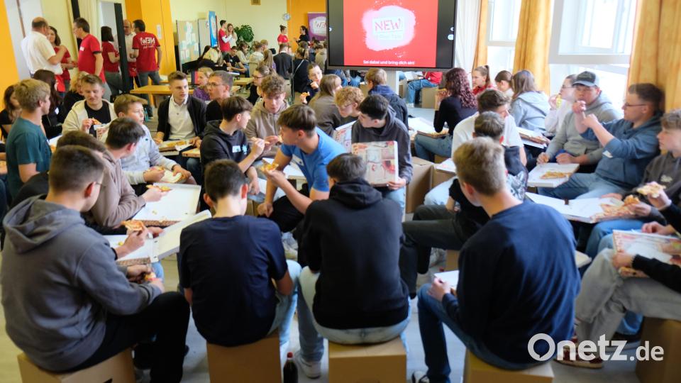 Der &quot;Zukunfts-Workshop&quot; des NEW Real Talk stieß in Schlammersdorf auf ein großes Echo. Über 40 junge Leute füllten einige Veranstaltungsräume des Bürgerhauses. Bild: do