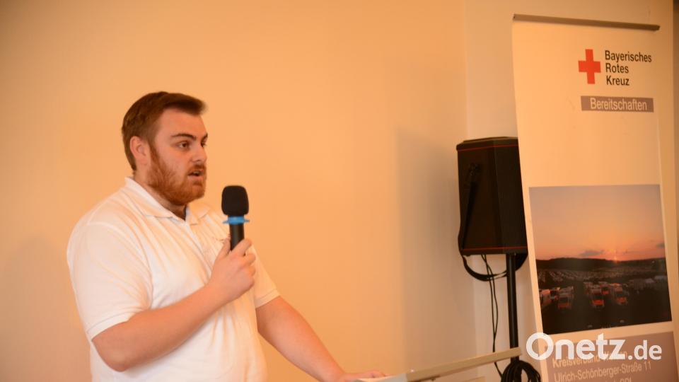 Philipp Kraus, Leiter der HvO Waidhaus, dankt allen Spendern, ohne deren Unterstützung der Kauf des neuen Einsatzfahrzeugs nicht möglich gewesen wäre. Bild: bey