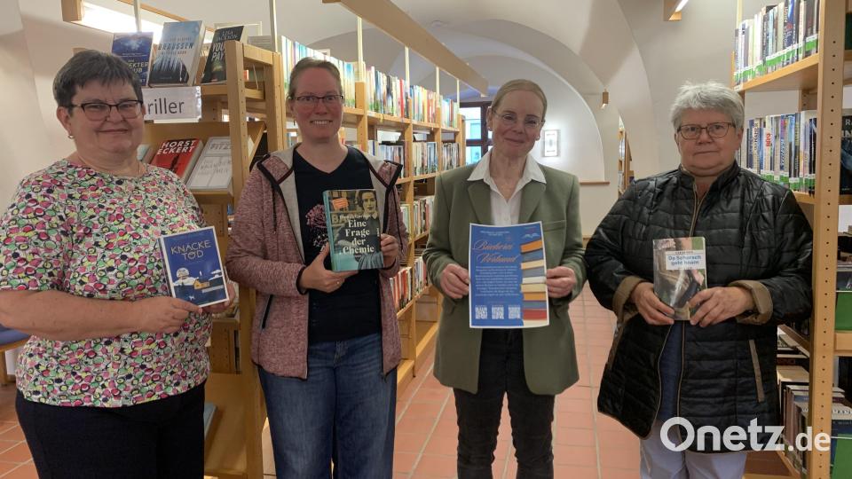 Von links: Elke Reif, Christina Ertel, Maria Klobes-Martin und Angelika Friedlein gründeten einen Verbund der Büchereien Königstein, Hirschbach und Neukirchen – zum Vorteil der Leser. Bild: hdk