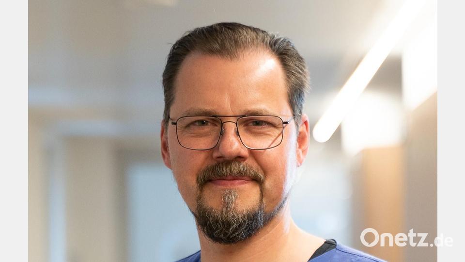 Das Spezialgebiet vom leitende Oberarzt Dr. Christoph Ilies liegt in der Regionalanästhesie und dem Einsatz von Ultraschall. Bild: Adrian Zimmermann