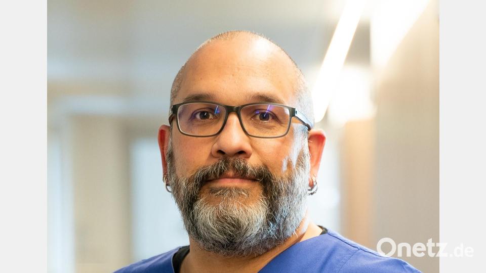 Chefarzt Tim de Souza leitet seit Januar die Anästhesie im St.-Anna-Krankenhaus in Sulzbach-Rosenberg. Bild: Adrian Zimmermann